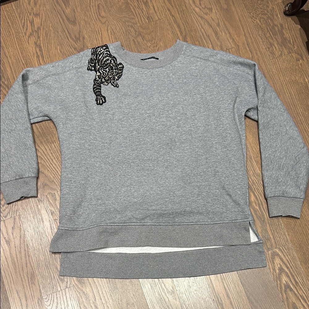 Elie Tahari Gray Crewneck Sweater with Embroidered Leopard